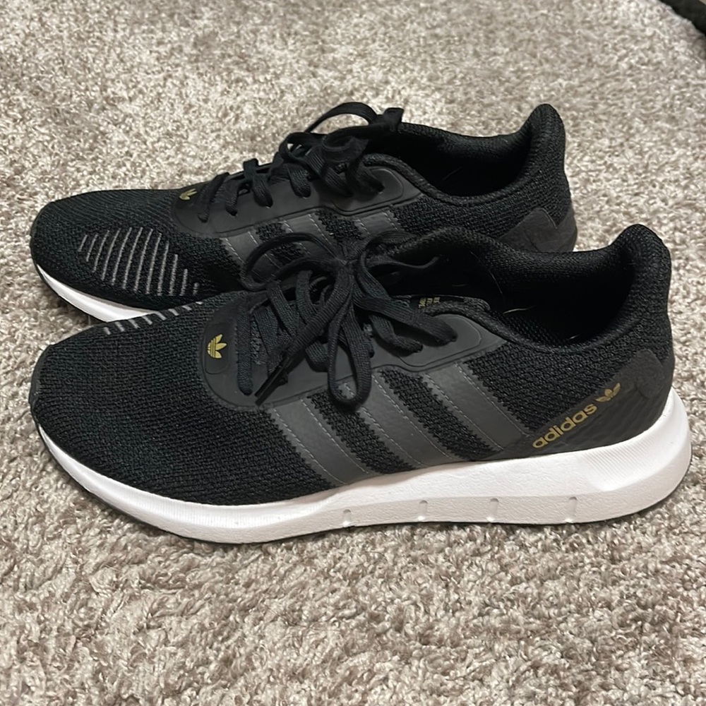 Adidas Swift Run running shoes